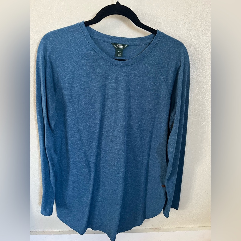 Women’s Roots long sleeved shirt size large